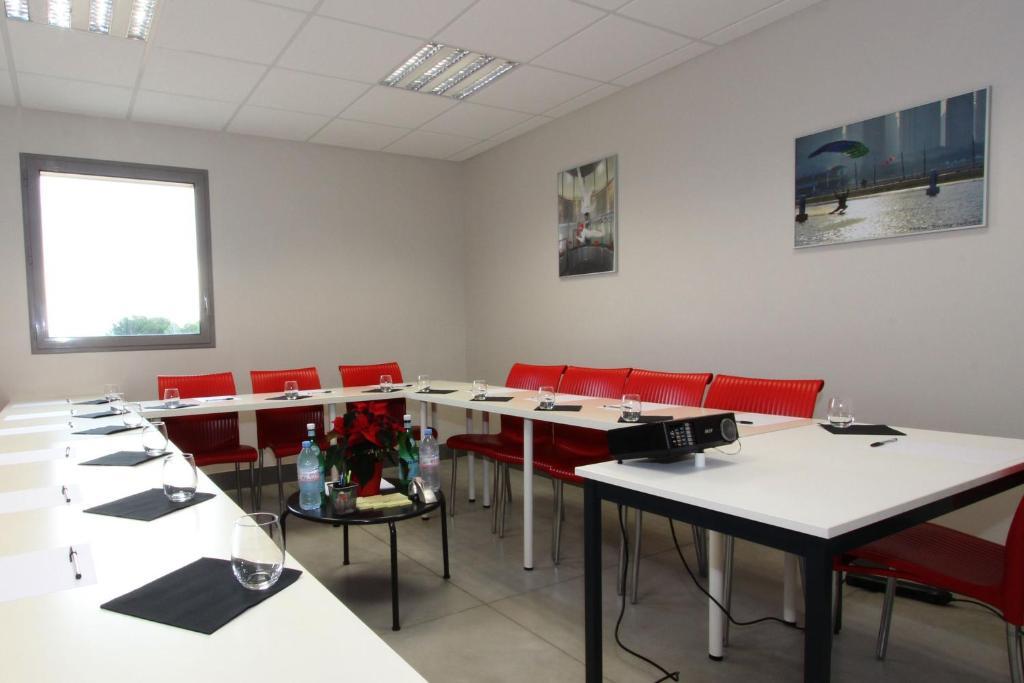 Auberge Flyzone Lézignan-Corbières Exteriér fotografie